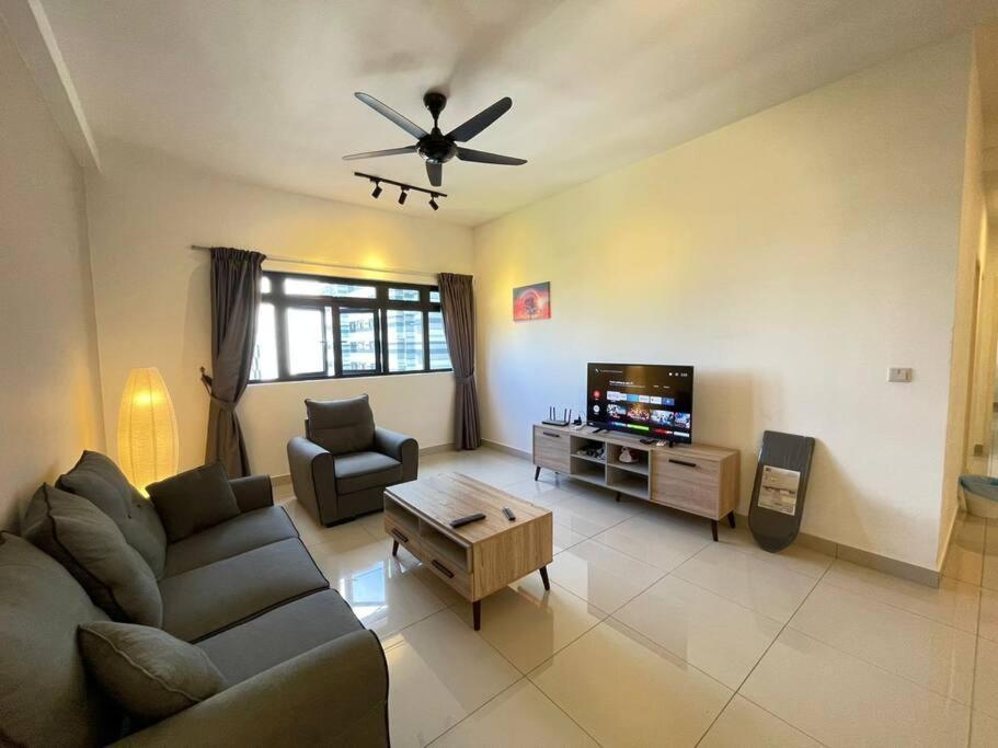 נוסג'יה Meridin Medini By Wp Homestay מראה חיצוני תמונה
