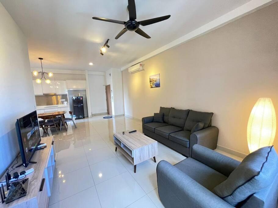 נוסג'יה Meridin Medini By Wp Homestay מראה חיצוני תמונה