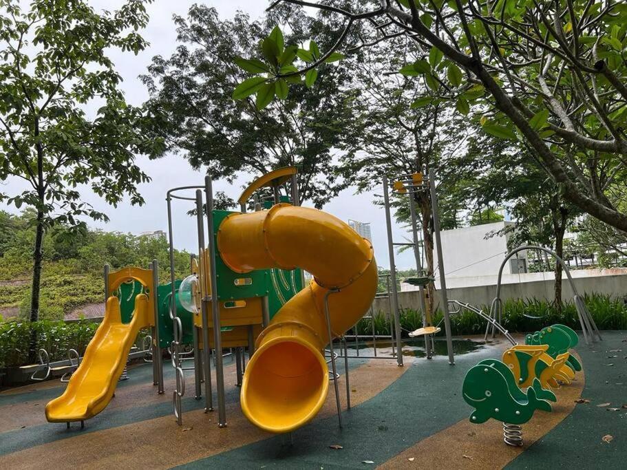 נוסג'יה Meridin Medini By Wp Homestay מראה חיצוני תמונה