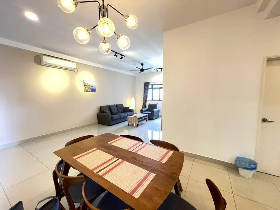 נוסג'יה Meridin Medini By Wp Homestay מראה חיצוני תמונה