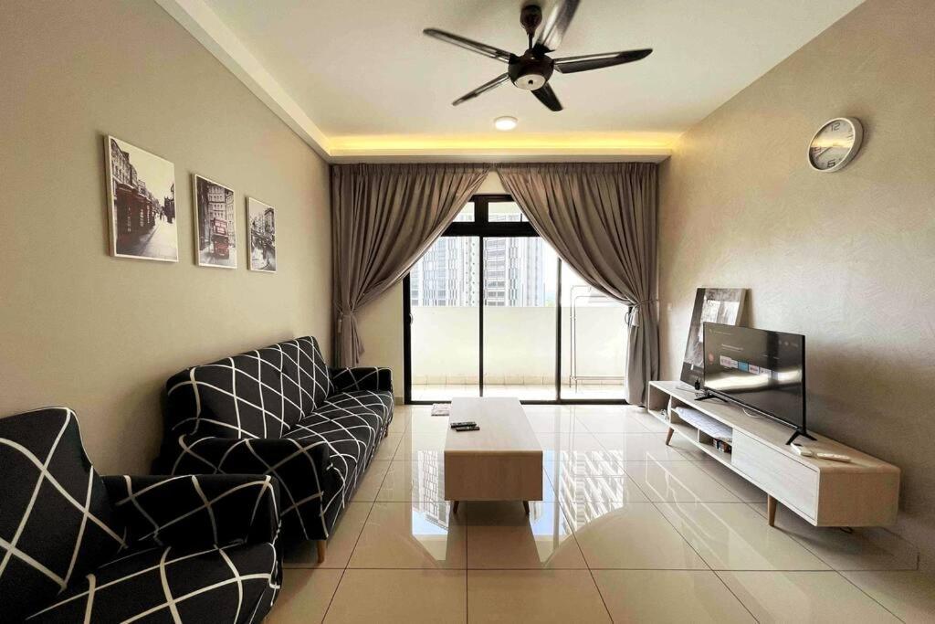 נוסג'יה Meridin Medini By Wp Homestay מראה חיצוני תמונה