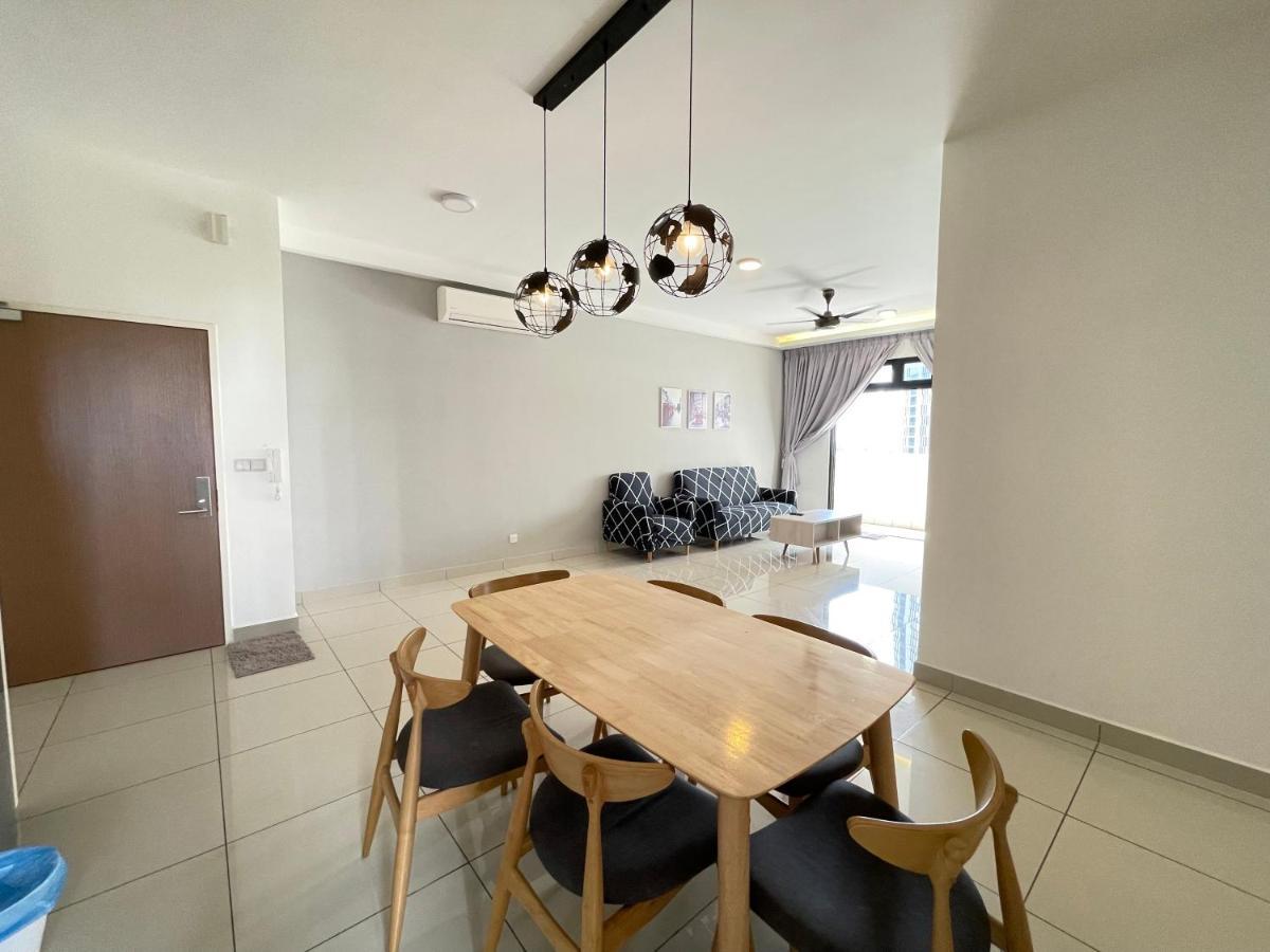 נוסג'יה Meridin Medini By Wp Homestay מראה חיצוני תמונה