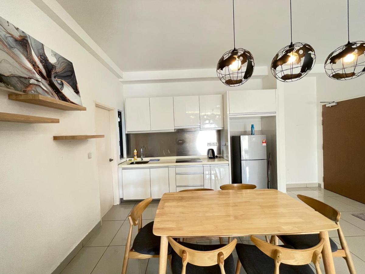 נוסג'יה Meridin Medini By Wp Homestay מראה חיצוני תמונה