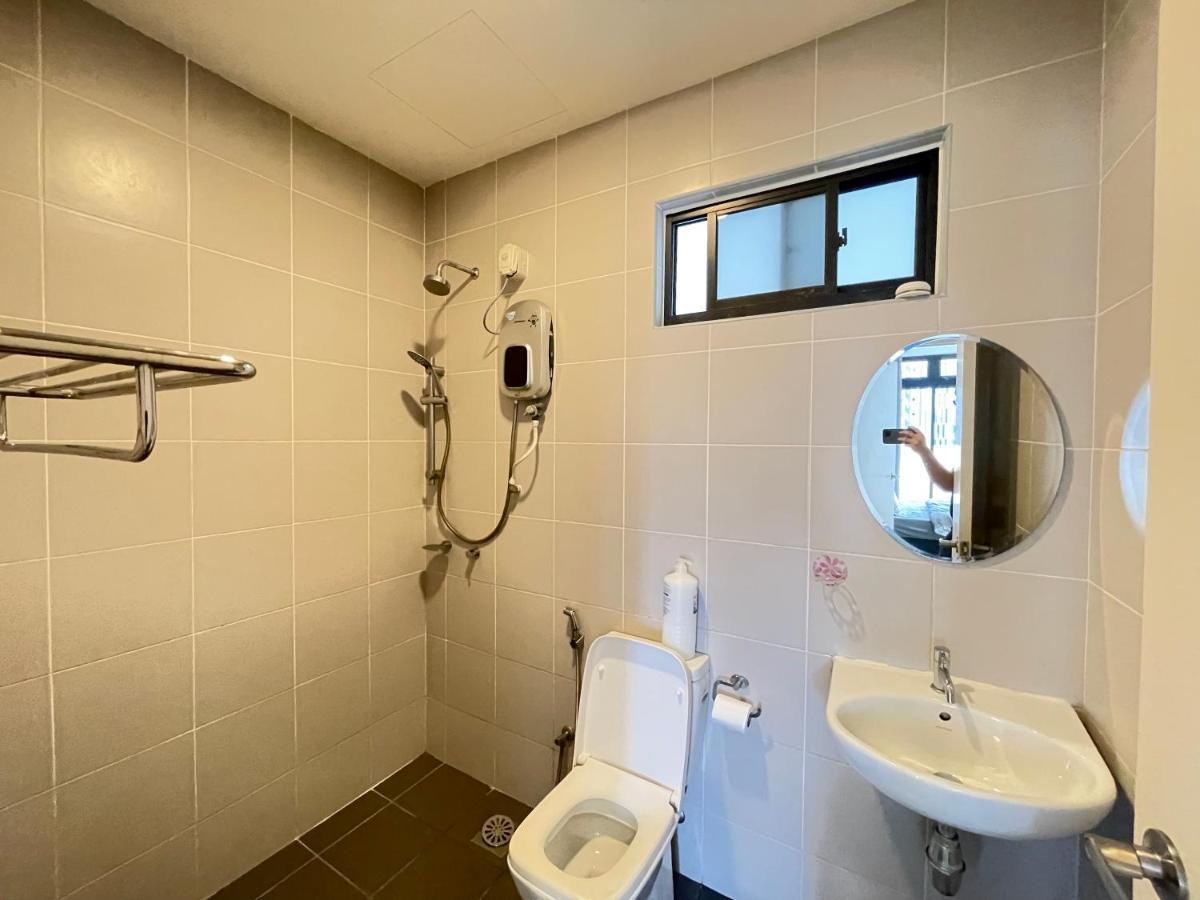 נוסג'יה Meridin Medini By Wp Homestay מראה חיצוני תמונה