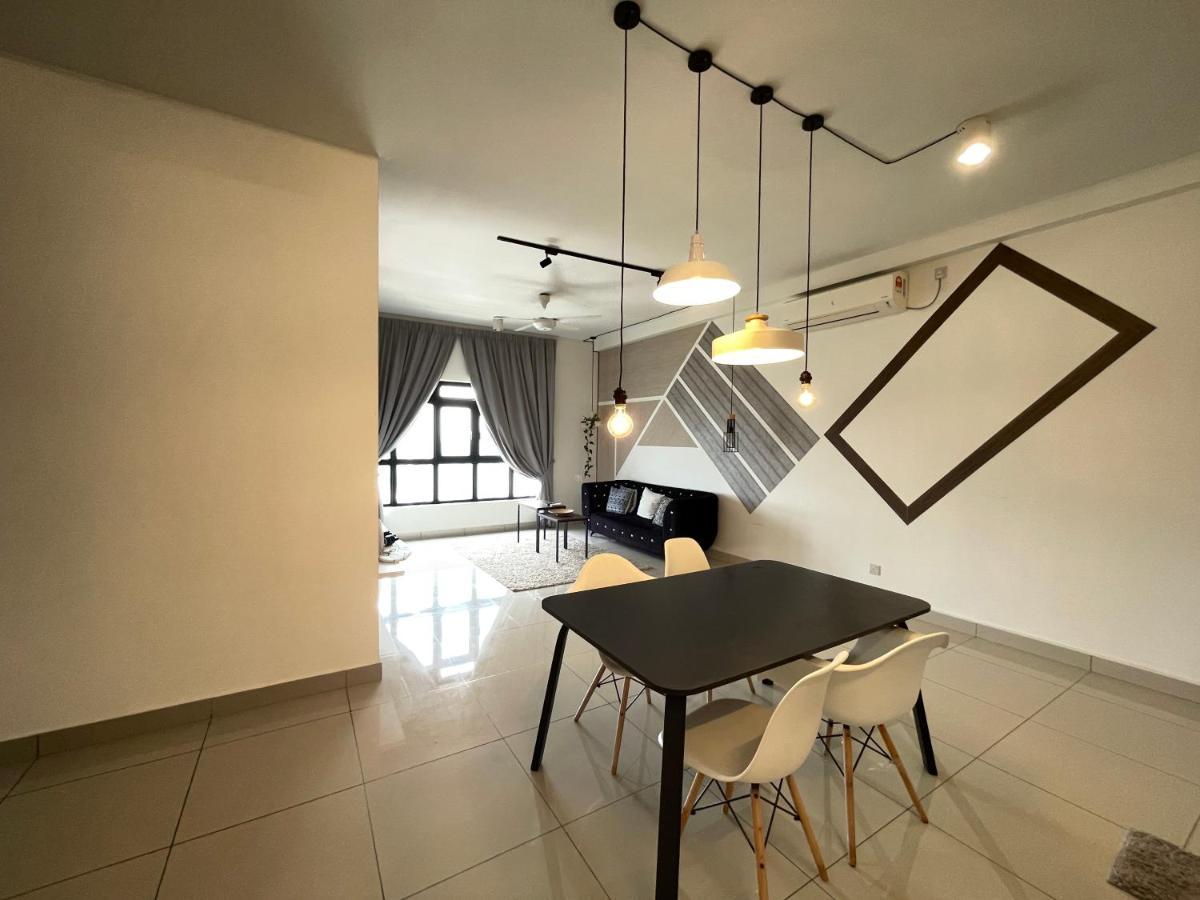 נוסג'יה Meridin Medini By Wp Homestay מראה חיצוני תמונה