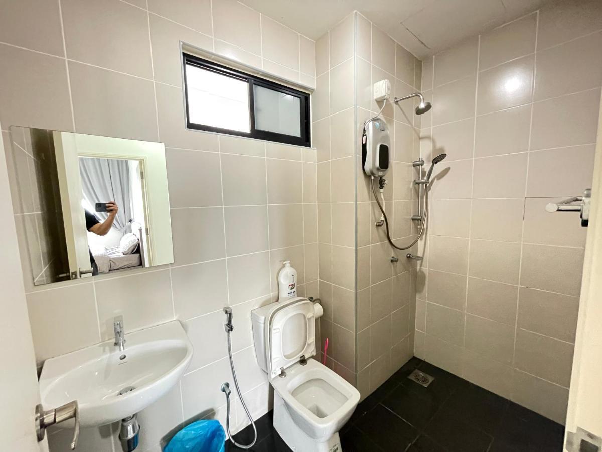 נוסג'יה Meridin Medini By Wp Homestay מראה חיצוני תמונה
